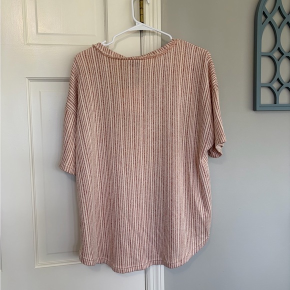 Relaxed V-Neck Short Sleeve Top in Blush Stripe - Picture 4 of 5